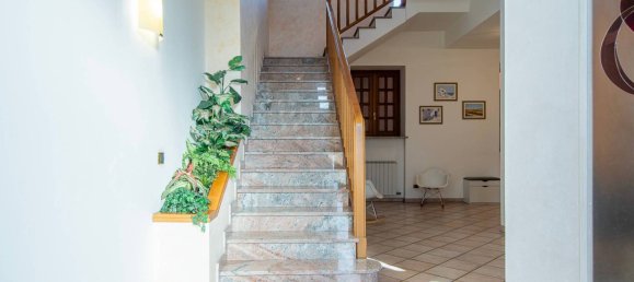 2-salle Propriété commerciale à Magnago, Italy No. 110261 9