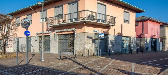 2-salle Propriété commerciale à Magnago, Italy No. 110261 3