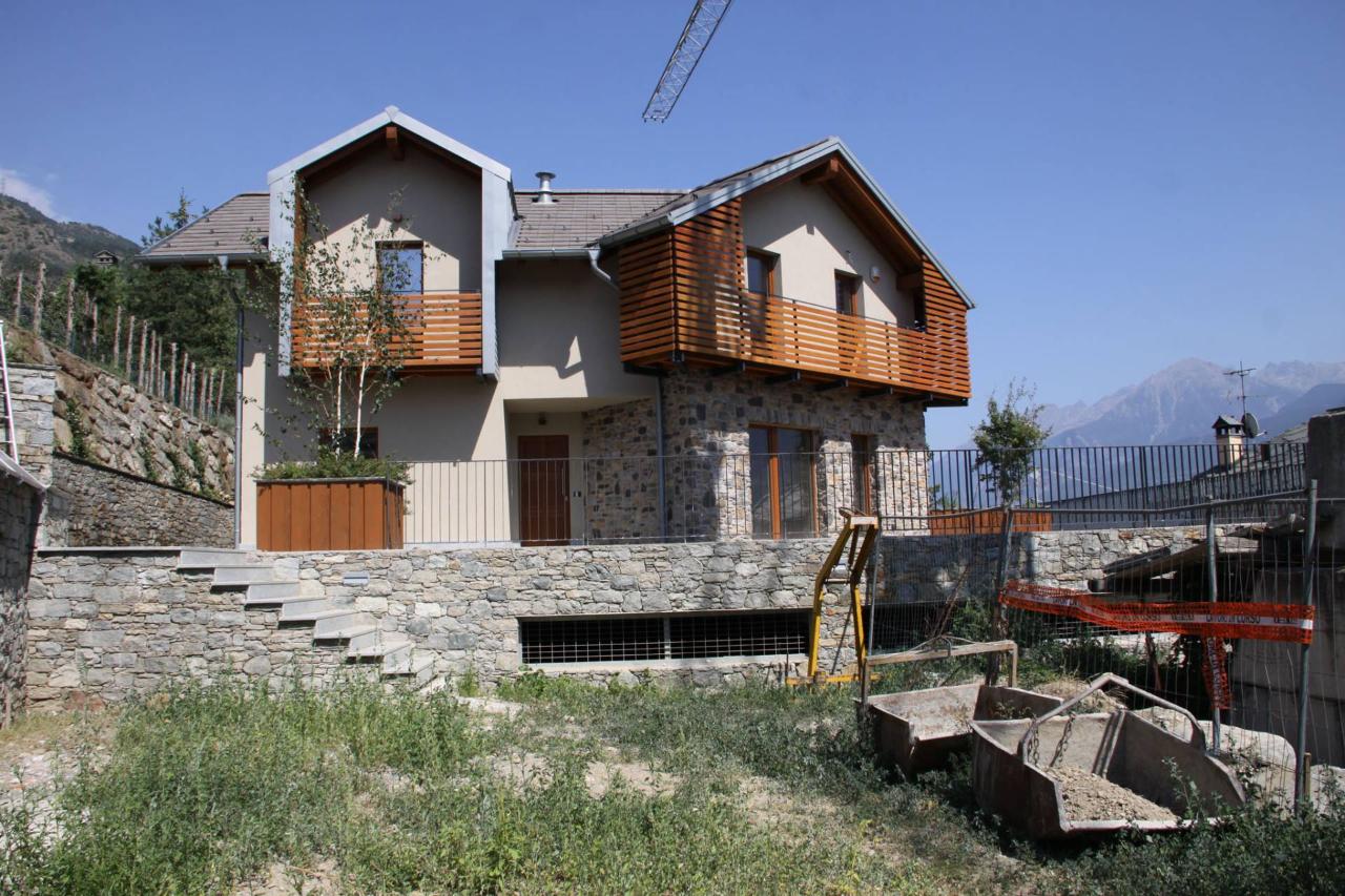 5 rooms House in Quart, Italy No. 109668