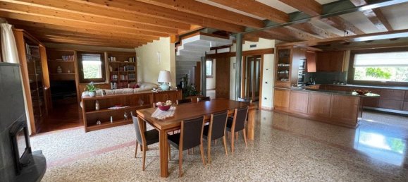 4 bedrooms Villa in Vicenza, Italy No. 322701 11