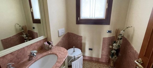 4 bedrooms Villa in Vicenza, Italy No. 322701 22