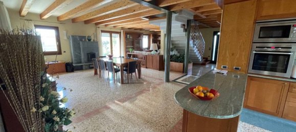 4 bedrooms Villa in Vicenza, Italy No. 322701 14