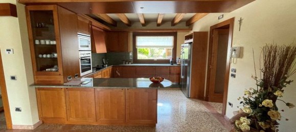 4 bedrooms Villa in Vicenza, Italy No. 322701 12