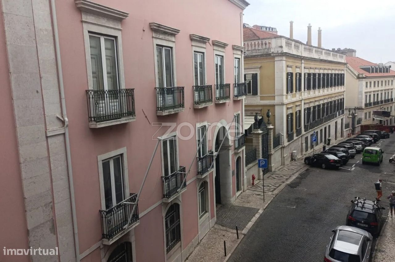 5 bedrooms Building in Lisbon, Portugal No. 182649
