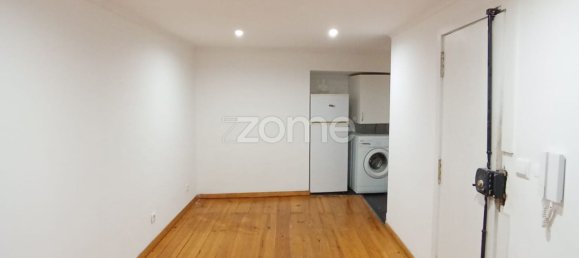 5 bedrooms Building in Lisbon, Portugal No. 182649 2