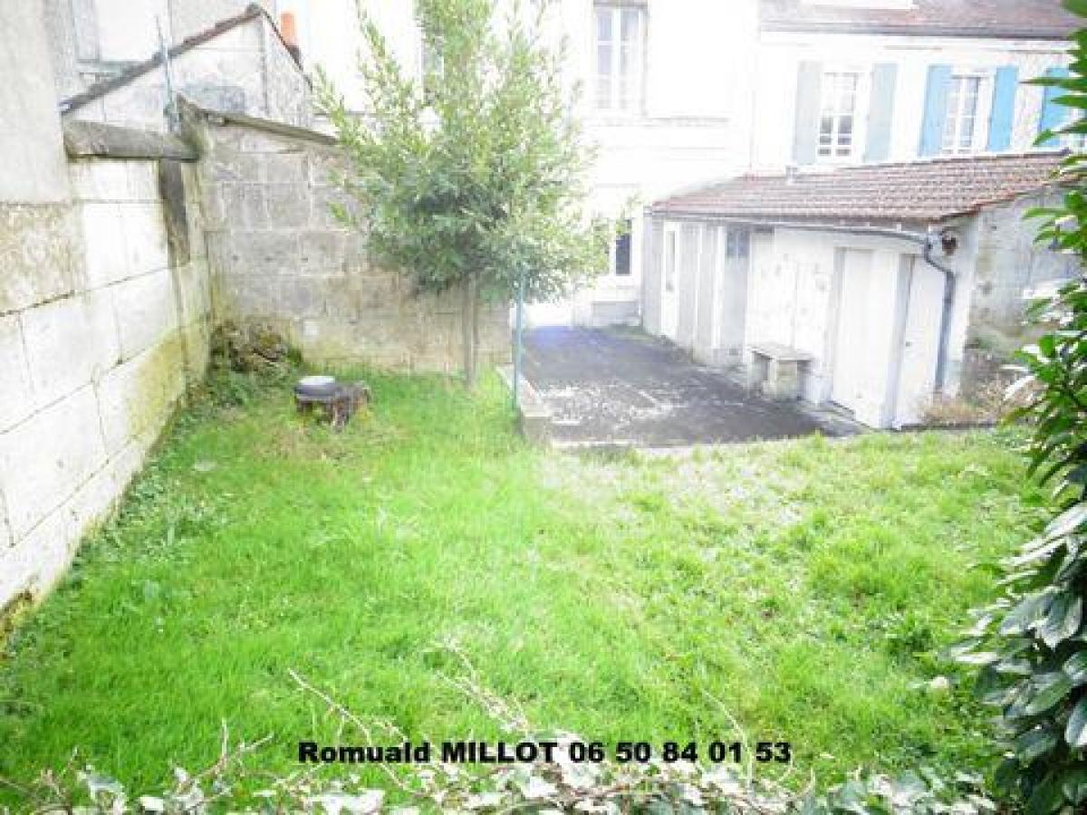 5 bedrooms House in Angouleme, France No. 28457