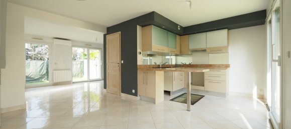 2 bedrooms House in Bois-d'Arcy, France No. 142010 2