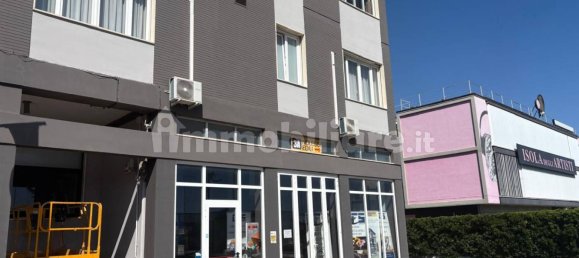 5-salle Bâtiment à Aprilia, Italy No. 259176 4