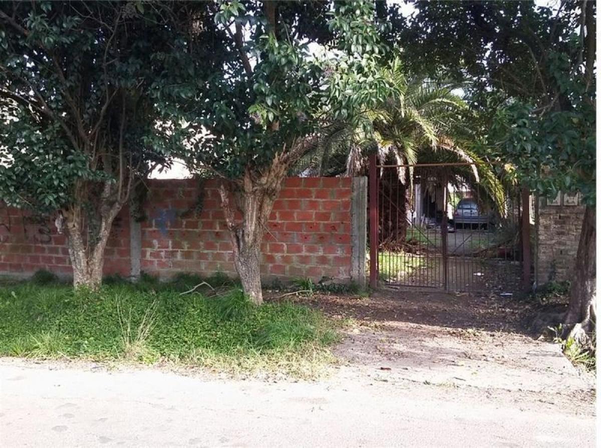 4 bedrooms House in Berazategui, Argentina No. 56480