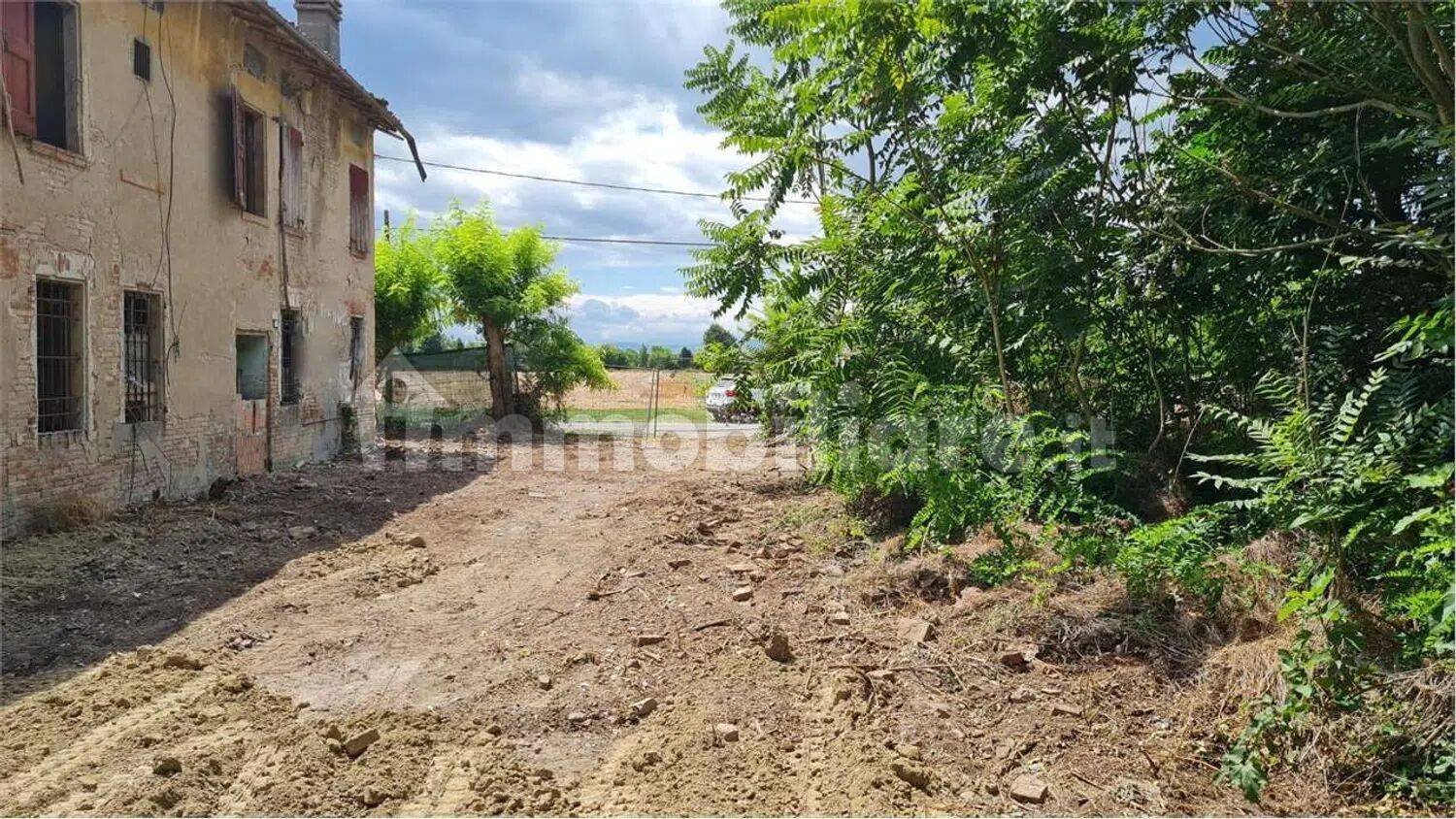 15 chambres Maison à Castelfranco Emilia, Italy No. 76830