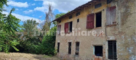 15 chambres Maison à Castelfranco Emilia, Italy No. 76830 3