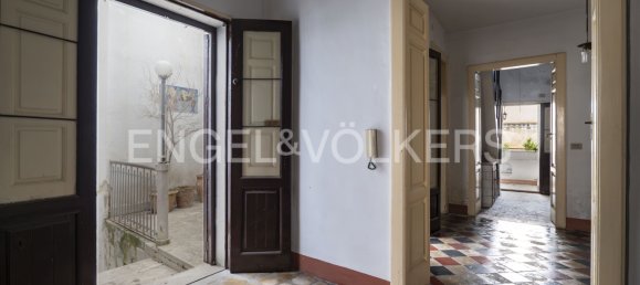 Дом с 5 спальнями в Виттория, Италия № 105192 8