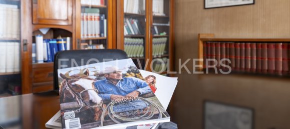 Дом с 5 спальнями в Виттория, Италия № 105192 2