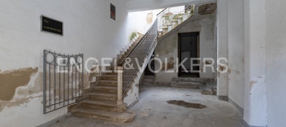 Дом с 5 спальнями в Виттория, Италия № 105192 16