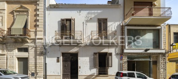 Дом с 5 спальнями в Виттория, Италия № 105192 4