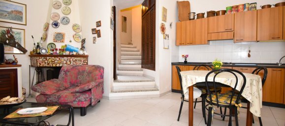 Дом с 4 комнатами в Тринита д’Агульту э Виньола, Италия № 158777 11