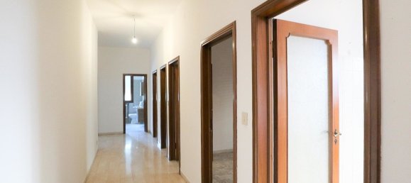 4 bedrooms Apartment in Casalecchio di Reno, Italy No. 125505 3