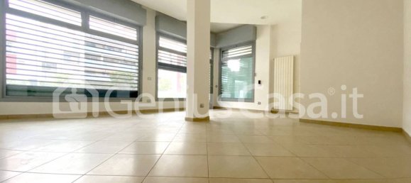 1غرفة عقار تجاري في Cologno Monzese, Italy رقم 176225 2