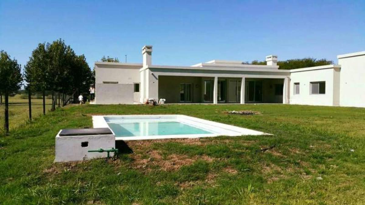 Дом с 3 спальнями в Пилар, Аргентина № 18715