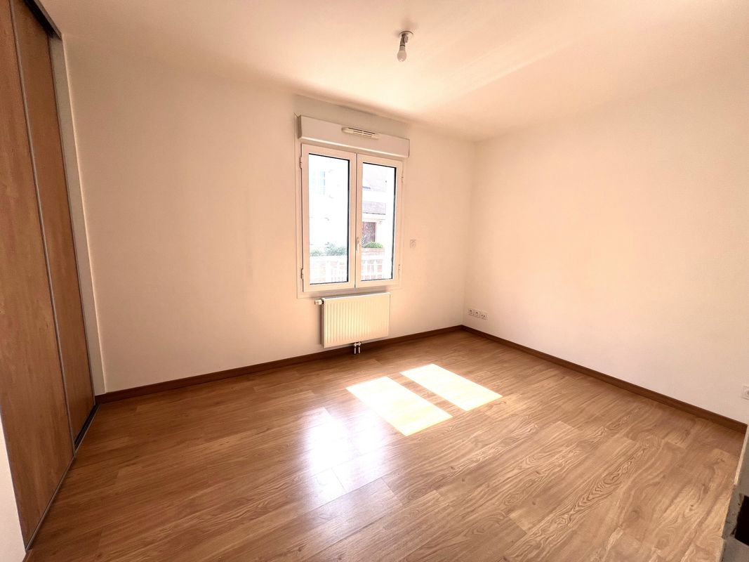 Apartamento de 2 dormitorios en Bouffemont, France No. 179028