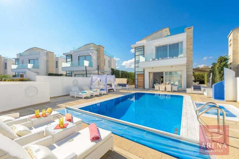 6 bedrooms Villa in Protaras, Cyprus No. 13595