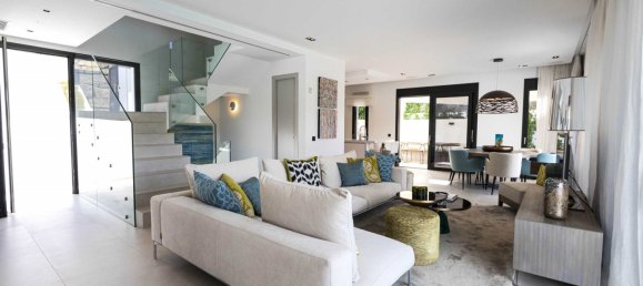 5 bedrooms Villa in Benahavis, Spain No. 4571 6