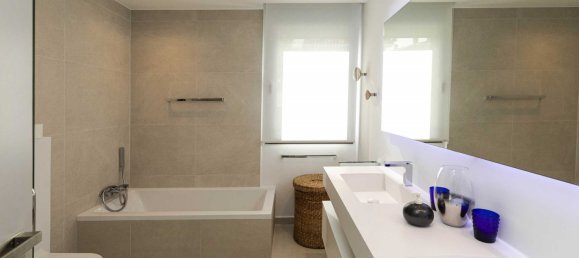 5 bedrooms Villa in Benahavis, Spain No. 4571 20