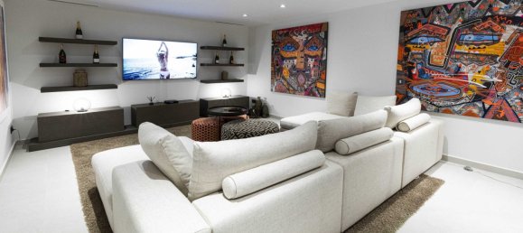 5 bedrooms Villa in Benahavis, Spain No. 4571 26