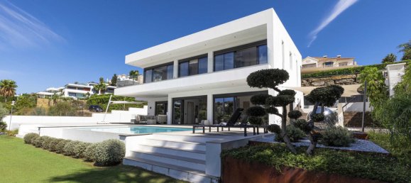 5 bedrooms Villa in Benahavis, Spain No. 4571 2