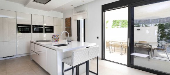 5 bedrooms Villa in Benahavis, Spain No. 4571 10