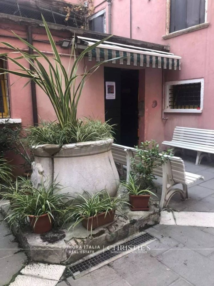 Almacén en Venice, Italy 134 m² No. 289232