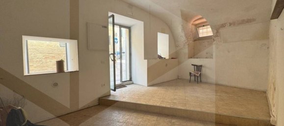 40m² Commercial property in Vasto, Italy No. 19246 6