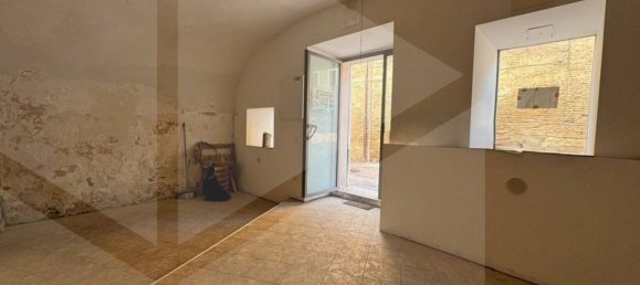 40m² Commercial property in Vasto, Italy No. 19246 4