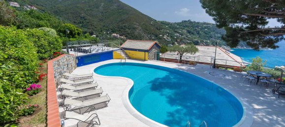 5 bedrooms Villa in Bonassola, Italy No. 129047 17