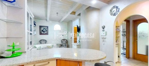 Apartamento de 4 dormitorios en Vado Ligure, Italy No. 312082 3