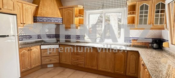 Villa de 5 dormitorios en Pedreguer, Spain No. 184793 10