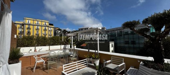 4 Schlafzimmer Wohnung in Naples, Italy, Nr. 9784 5