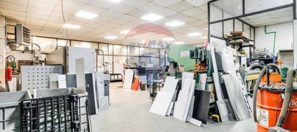 Imóvel comercial de 2 divisões em Busto Arsizio, Italy N.º 58568 10