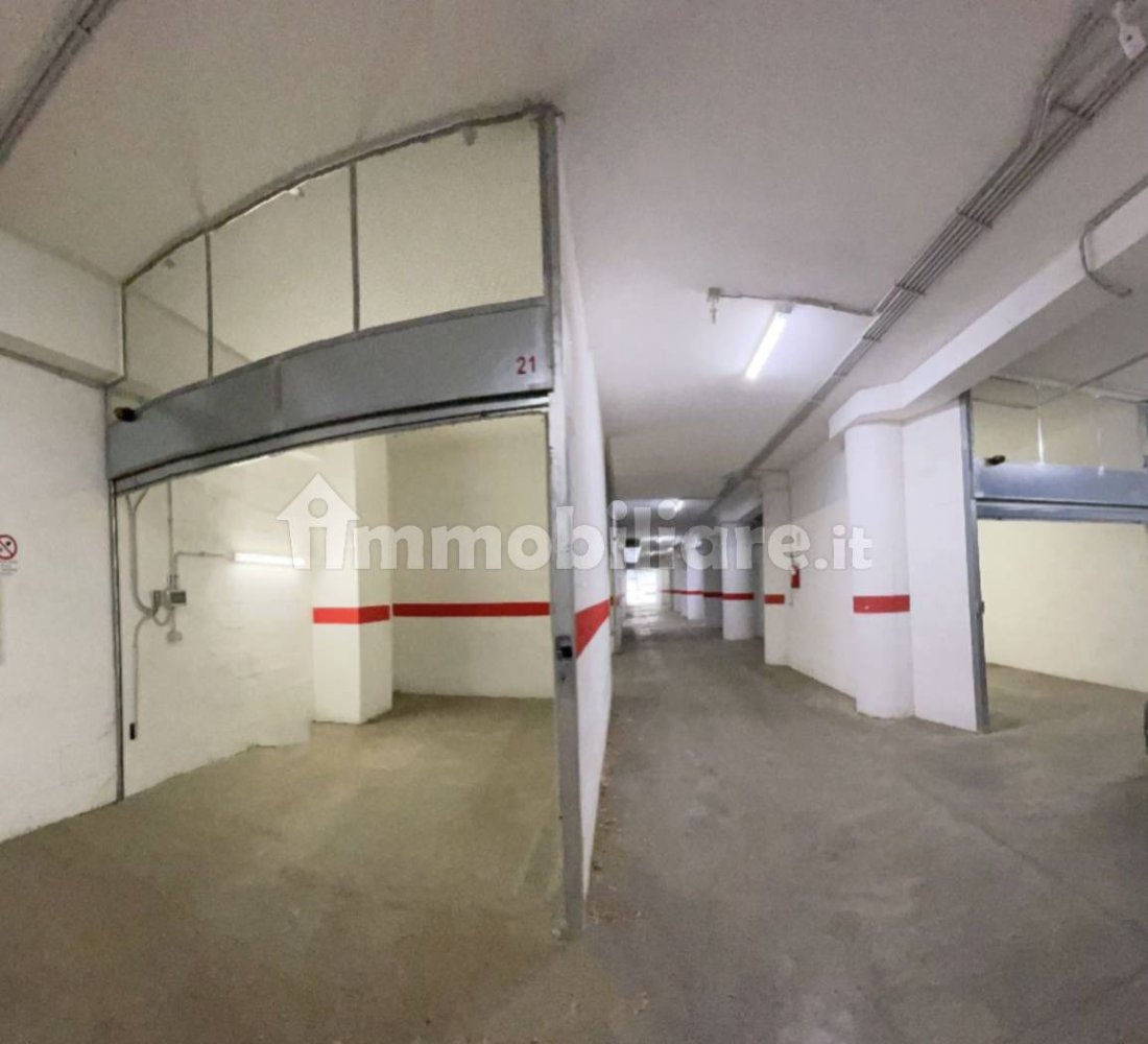 17m² Garage in Rome, Italy No. 205163