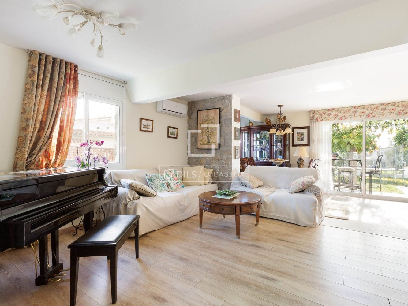 6 bedrooms Villa in Castelldefels, Spain No. 351648