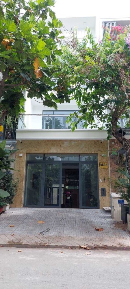 90m² Townhouse in District 7, Vietnam No. 19716