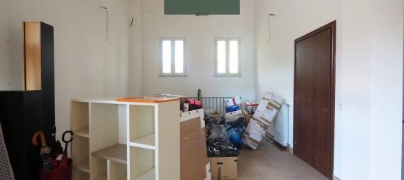 2 rooms Commercial property in Aulla, Italy No. 351329 3