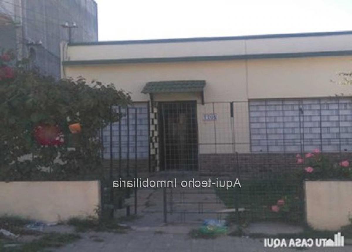 3 bedrooms House in Montevideo, Uruguay No. 11289