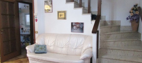 5 rooms House in Carrara, Italy No. 48140 6