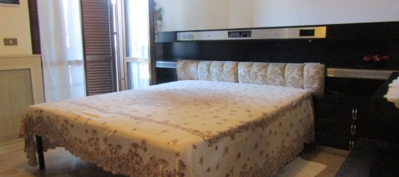 5 rooms House in Carrara, Italy No. 48140 12