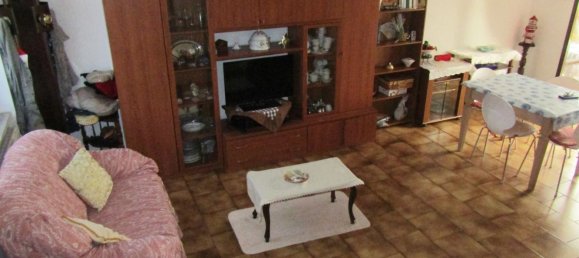 5 rooms House in Carrara, Italy No. 48140 3