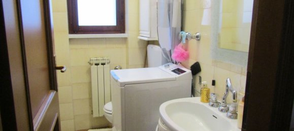 5 rooms House in Carrara, Italy No. 48140 8