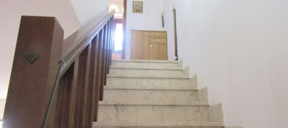 5 rooms House in Carrara, Italy No. 48140 9