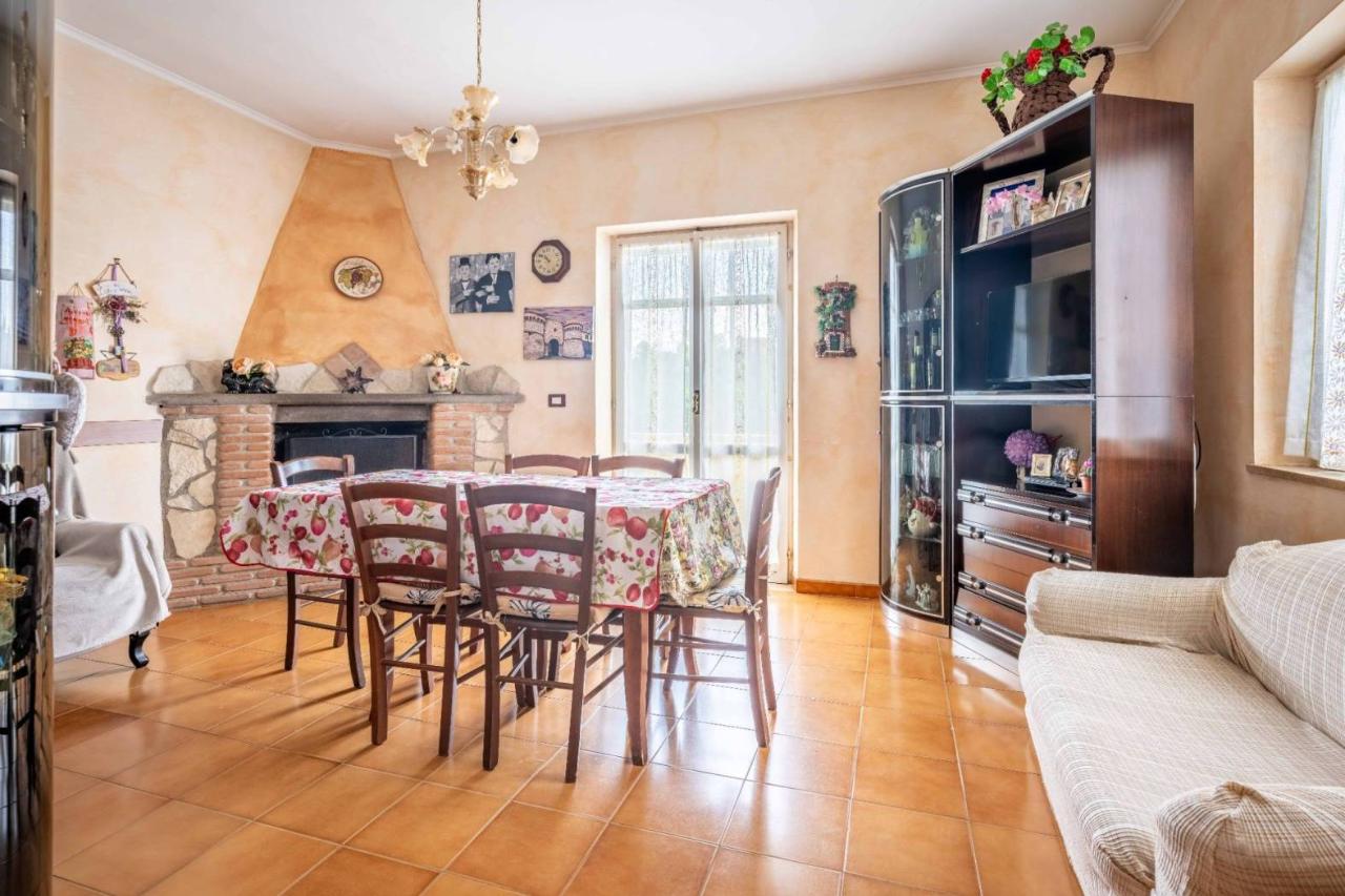 Villa de 4 divisões em Velletri, Italy N.º 24230