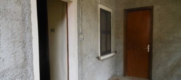4 rooms Apartment in Dumenza, Italy No. 181194 9